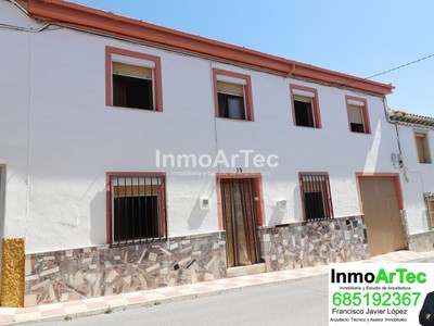 Casa en venta en Illora, con 6 dormitorios y 2 baños
