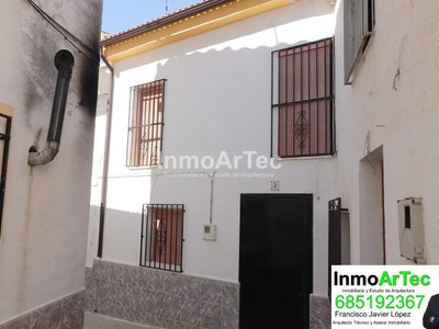Casa en venta en Illora, con 5 dormitorios, 2 baños y terraza