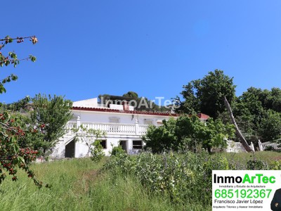 Casa en venta en Montefrio, con 5 dormitorios, 2 baños, 2 plazas de garaje, trastero, terraza y terreno