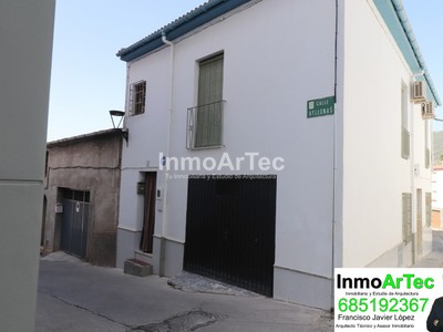 Casa en venta en Illora, con 4 dormitorios, 2 baños, plaza de garaje, 3 balcones y terraza