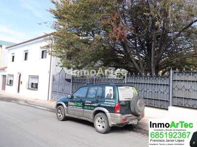 Casa en venta en Illora, con 6 dormitorios, 2 baños, aseo, trastero y terreno