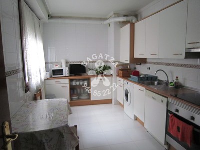 Piso en venta en Burtzeña, con 2 dormitorios, 2 baños y plaza de garaje