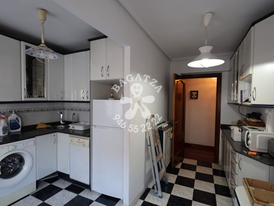 Piso en venta en Barakaldo, Santa Teresa, con 2 dormitorios y baño