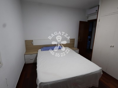 Piso en venta en Barakaldo, Cruces, con 3 dormitorios, baño y balcón