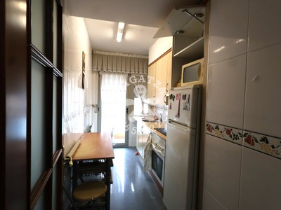 Piso en venta en Barakaldo, Beurko Berria, con 2 dormitorios, baño, plaza de garaje, trastero y balcón