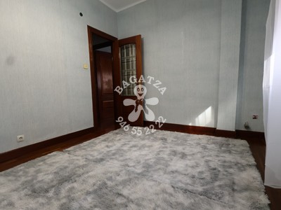 Piso en venta en Barakaldo, Centro, con 2 dormitorios y baño