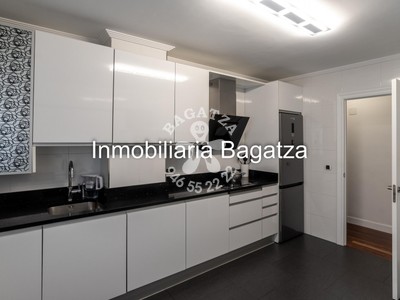 Piso en venta en Barakaldo, Santa Teresa, con 2 dormitorios y baño