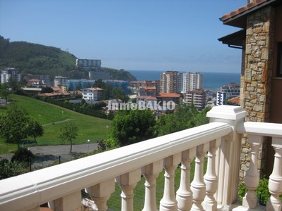 Chalet en venta en Bakio, Bizkargane, con 5 dormitorios, 4 baños, 2 plazas de garaje, trastero, 3 terrazas y terreno