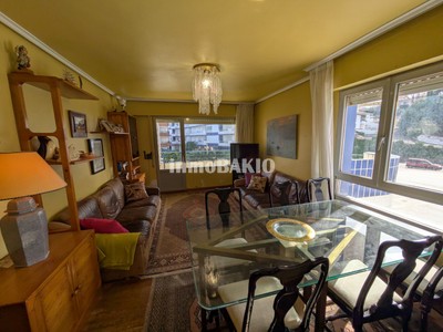 Piso en venta en Bakio, Zona Playa, con 3 dormitorios, baño, aseo, plaza de garaje, trastero y terraza