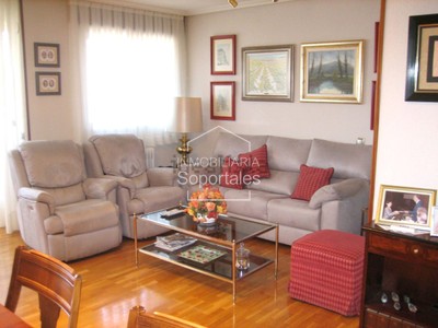 Piso en venta en Logroño, Centro, con 3 dormitorios, 2 baños, plaza de garaje y 2 terrazas