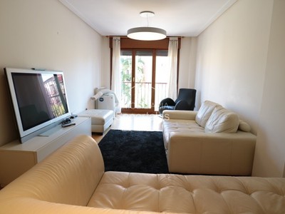 Piso en venta en Logroño, Breton De Los Herreros, con 3 dormitorios, 2 baños, plaza de garaje, trastero y 2 terrazas