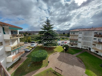 Piso en venta en Logroño, Carretera Soria, con 3 dormitorios, baño, balcón y terraza