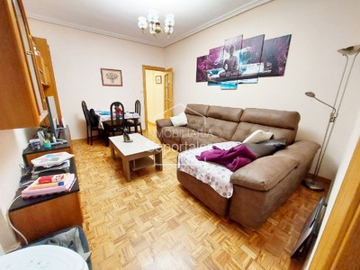 Piso en venta en Logroño, Perez Galdos, con 4 dormitorios y 2 baños