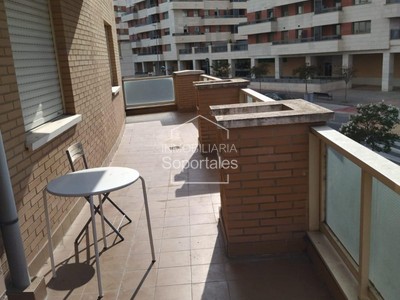 Piso en venta en Logroño, Los Lirios, con 3 dormitorios, 2 baños, plaza de garaje y terraza