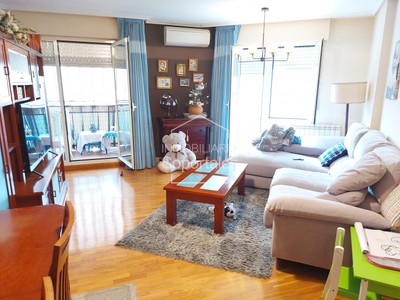 Piso en venta en Lardero, Lardero, con 3 dormitorios, 2 baños, plaza de garaje, trastero y 2 terrazas