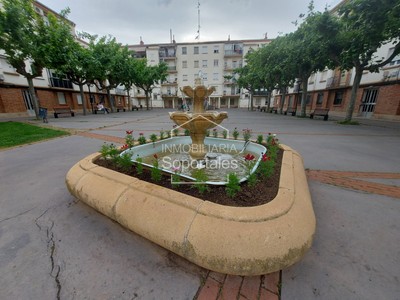 Apartamento en venta en Logroño, Centro, con 2 dormitorios, baño, trastero y terraza