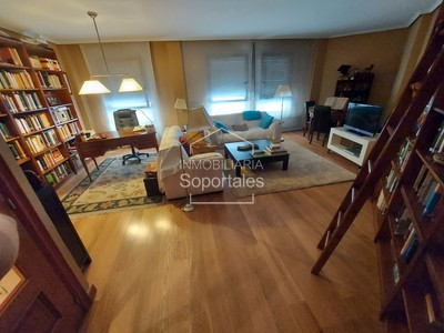 Piso en venta en Logroño, Centro, con 2 dormitorios, 2 baños, plaza de garaje, trastero y terraza