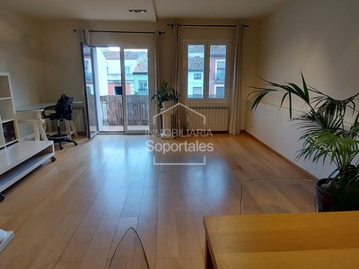 Apartamento en venta en Logroño, Casco Antiguo, con 2 dormitorios, baño y terraza