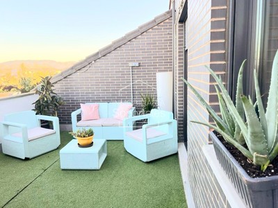 Ático en venta en Lardero, Lardero, con 5 dormitorios, 3 baños, 2 plazas de garaje, trastero y 3 terrazas
