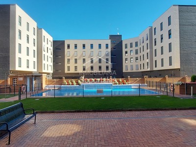 Piso en venta en Logroño, Los Lirios, con 4 dormitorios, 3 baños, plaza de garaje, trastero y 3 terrazas