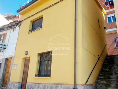 Casa en venta en Nalda, Centro, con 1 dormitorio y baño