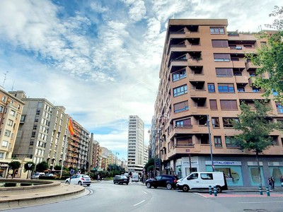 Piso en venta en Logroño, Centro, con 5 dormitorios, 3 baños, plaza de garaje y 5 terrazas