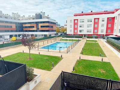 Piso en venta en Lardero, Lardero, con 4 dormitorios, 2 baños, plaza de garaje y trastero