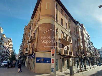 Piso en venta en Logroño, Centro, con 4 dormitorios, baño y terraza