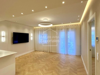 Apartamento en venta en Logroño, Centro, con 2 dormitorios, baño y balcón