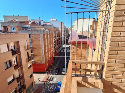 Piso en venta en Logroño, Perez Galdos, con 3 dormitorios, 2 baños, trastero, balcón y terraza