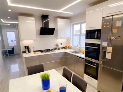 Piso en venta en Logroño, Ayuntamiento, con 3 dormitorios, 2 baños y terraza