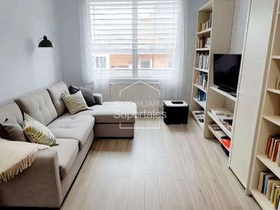 Piso en venta en Logroño, Universidad, con 3 dormitorios, baño y terraza