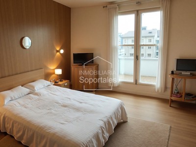 Piso en venta en Logroño, con 3 dormitorios, baño y terraza