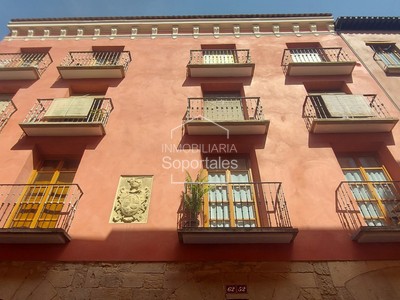 Apartamento en alquiler en Logroño, Casco Antiguo, con 2 dormitorios, 2 baños, trastero, 2 balcones y terraza