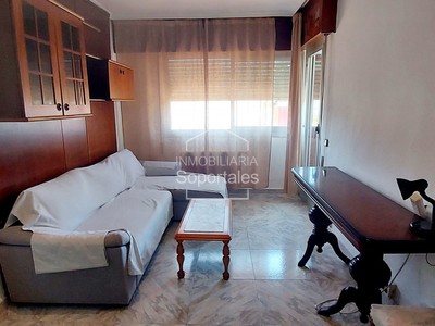 Piso en venta en Logroño, con 3 dormitorios, baño, plaza de garaje, trastero y terraza