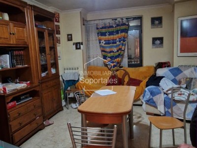 Apartamento en venta en Logroño, Centro, con 2 dormitorios, baño, trastero y balcón