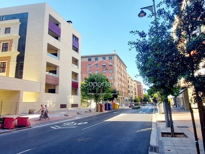 Apartamento en venta en Logroño, Centro, con 2 dormitorios, baño, trastero y balcón