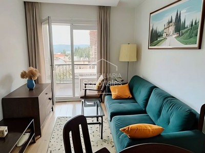 Piso en venta en Logroño, Universidad, con 3 dormitorios, baño y 2 terrazas