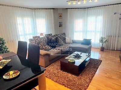 Apartamento en venta en Villamediana De Iregua, con 2 dormitorios, 2 baños, plaza de garaje, trastero y balcón