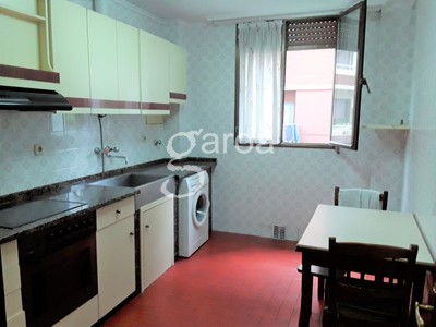 Piso en venta en Elgoibar, Bernardo Ezenarro, con 3 dormitorios y baño