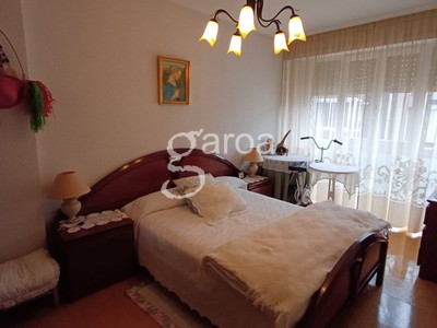 Piso en venta en Elgoibar, Urazandi, con 4 dormitorios, baño, aseo y terraza