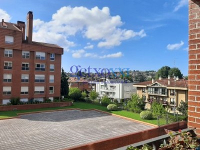 Piso en venta en Las Arenas, Gobelaurre, con 4 dormitorios, 2 baños, plaza de garaje y terraza