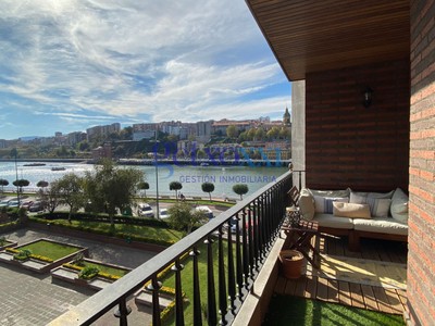 Piso en alquiler en Las Arenas, con 4 dormitorios, 3 baños, plaza de garaje, trastero y terraza