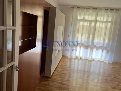 Piso en alquiler en Neguri, Neguri, con 2 dormitorios, 2 baños, plaza de garaje, trastero y balcón