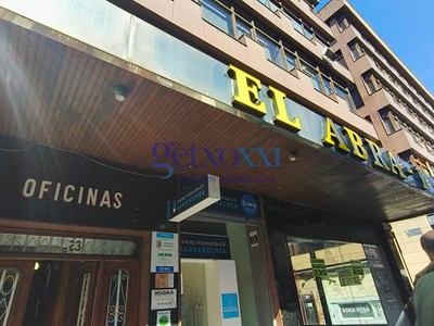 Oficina en alquiler en Las Arenas, con baño