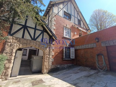 Piso en venta en Leioa, Artaza, con 5 dormitorios, 3 baños, 2 plazas de garaje, trastero y terraza