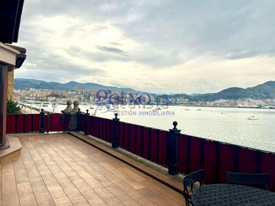 Piso en venta en Las Arenas, Zugazarte, con 3 dormitorios, 3 baños, 2 plazas de garaje, terraza y terreno