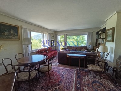 Piso en venta en Las Arenas, con 5 dormitorios, 3 baños, aseo, plaza de garaje, trastero y terraza