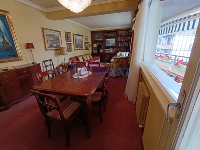 Piso en venta en Algorta, Usategui, con 5 dormitorios, 3 baños, plaza de garaje, trastero y terraza