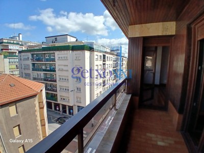 Piso en alquiler en Las Arenas, Centro, con 4 dormitorios, 2 baños, aseo, plaza de garaje y terraza